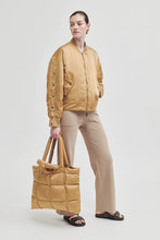 Load image into Gallery viewer, Bomber Puffer Bag-New Tobacco Brown