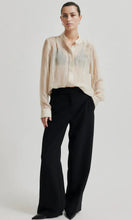 Load image into Gallery viewer, Fique Straight Trousers-Black
