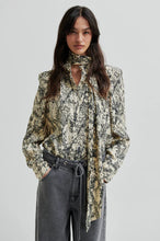 Load image into Gallery viewer, Sneaky Shirt-Black Sand