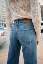 Load image into Gallery viewer, Colette Matlock Jeans - Blue