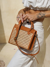 Load image into Gallery viewer, Prague Clutch-Tan
