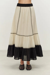Erato-Black/Off white