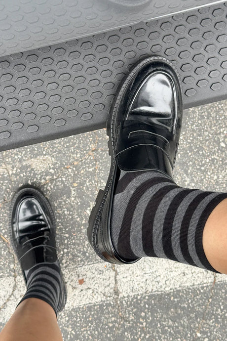 Wally Socks Wide/Charcoal Stripe