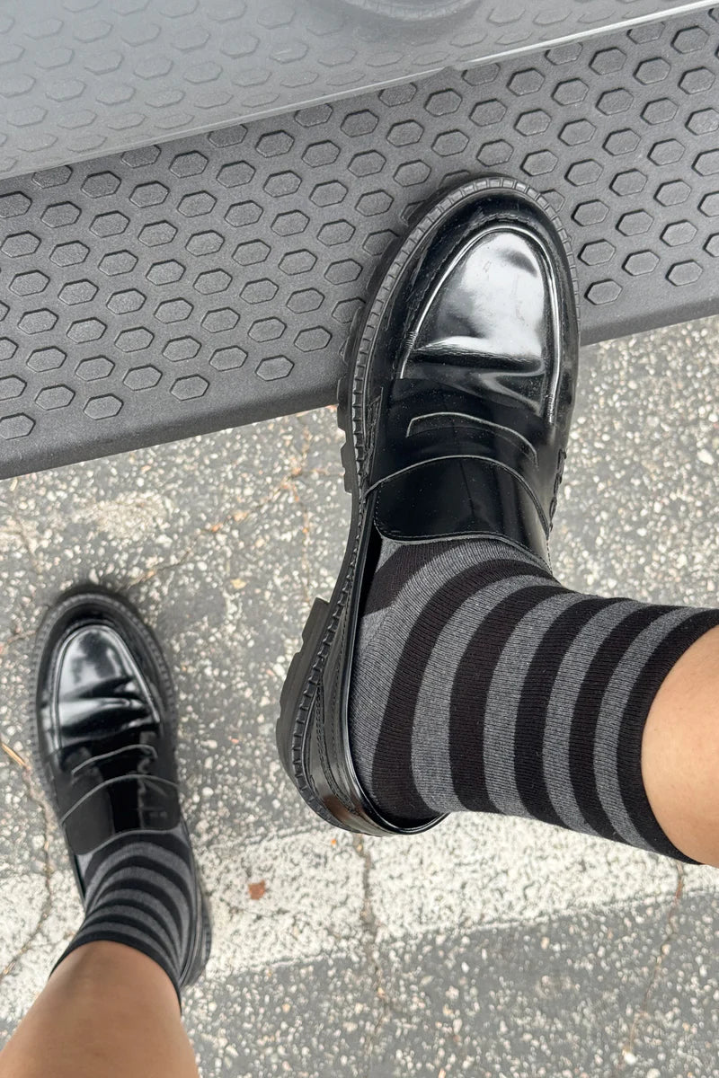 Wally Socks Wide/Charcoal Stripe