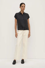Load image into Gallery viewer, Karri Silk Short Sleeved Shirt-Black
