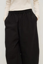 Load image into Gallery viewer, Lola Barrel Pant-Black