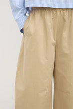 Load image into Gallery viewer, Lola Barrel Pant-Tan