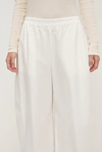 Load image into Gallery viewer, Lola Barrel Pant-White