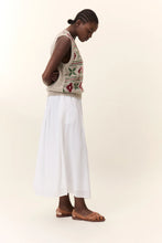 Load image into Gallery viewer, Mundo Flower Sweater-Beige