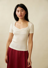 Load image into Gallery viewer, Swan Tee-Cream