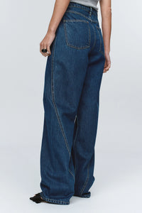 Relaxed Curve Jean-Washed Indigo