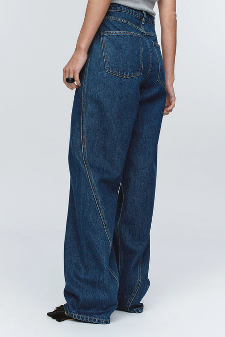Relaxed Curve Jean-Washed Indigo