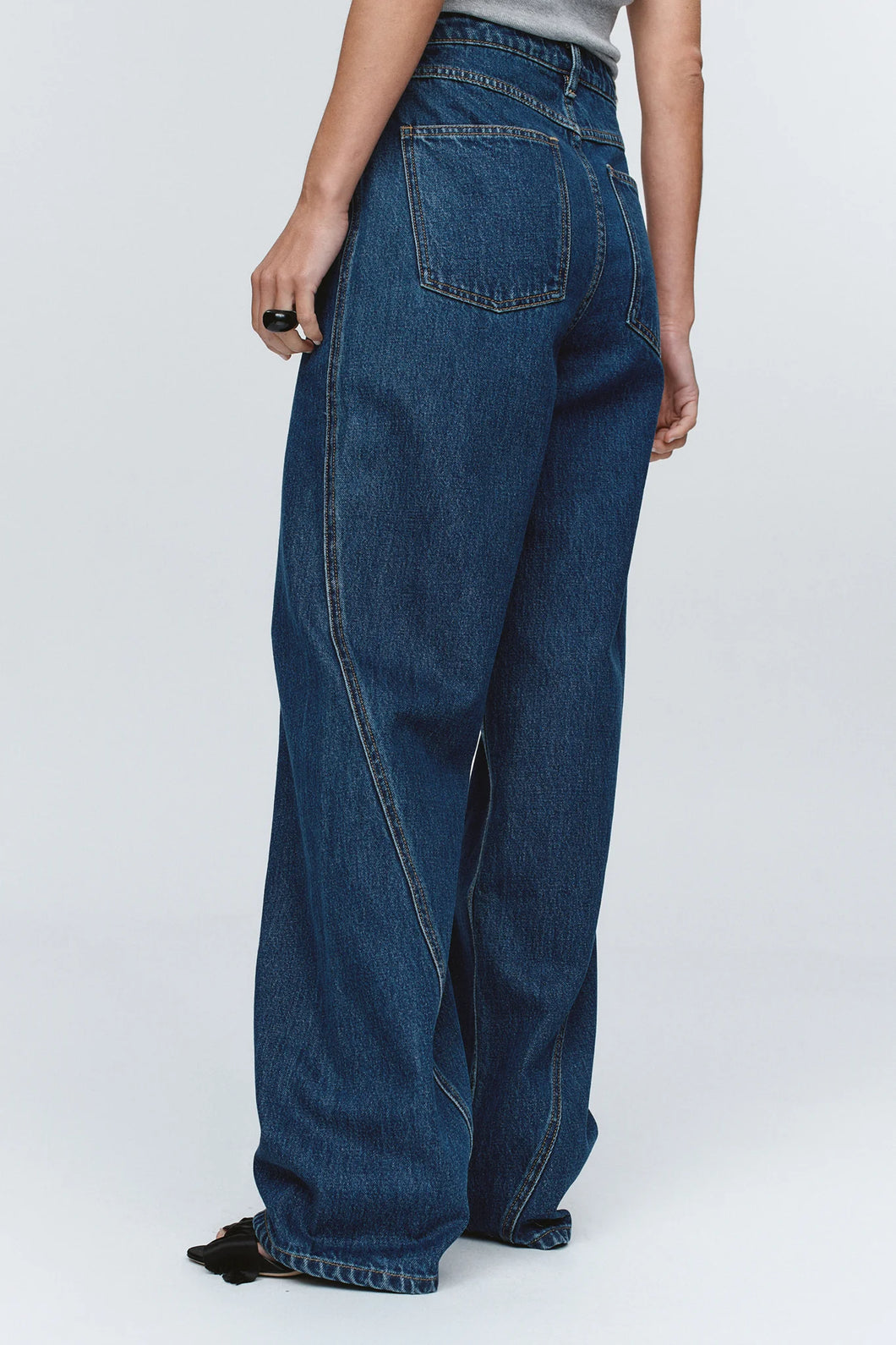 Relaxed Curve Jean-Washed Indigo