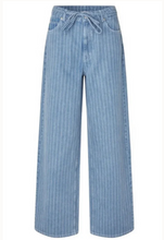 Load image into Gallery viewer, Layne Jeans-Light Blue Denim