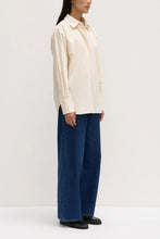Load image into Gallery viewer, Signature Poplin Shirt Chamomile/White