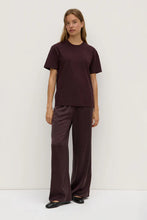 Load image into Gallery viewer, Women&#39;s Organic Base Tee-Burgundy