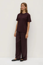 Load image into Gallery viewer, Women&#39;s Organic Base Tee-Burgundy