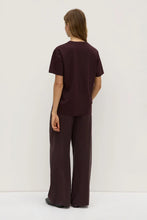 Load image into Gallery viewer, Women&#39;s Organic Base Tee-Burgundy