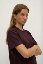 Load image into Gallery viewer, Women&#39;s Organic Base Tee-Burgundy