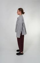 Load image into Gallery viewer, Classic Cropped Viv Shirt-Black/White Stripe