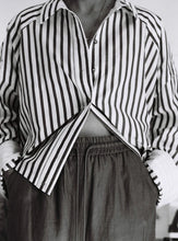 Load image into Gallery viewer, Classic Cropped Viv Shirt-Black/White Stripe