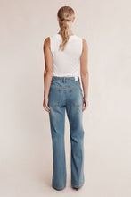 Load image into Gallery viewer, Classic Jean-Light Wash