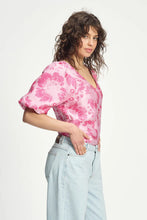 Load image into Gallery viewer, Top-Floral Jacquard Raspberry